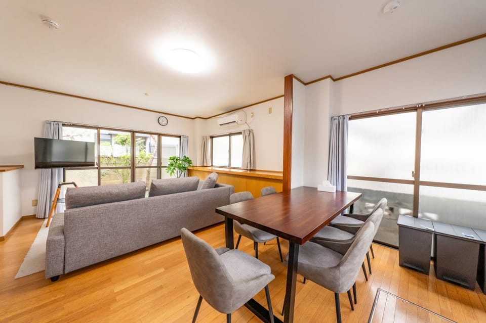 TV and multimedia, Living room, Dining area