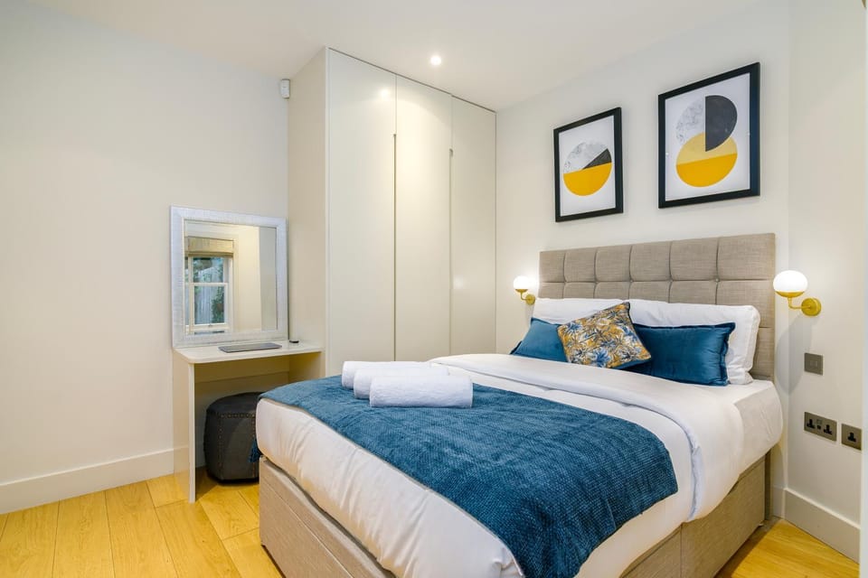 Bed, Photo of the whole room, Bedroom, wardrobe