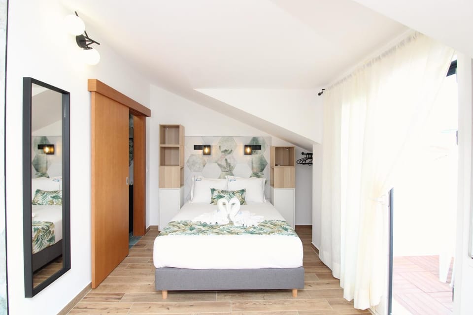 Bed, Photo of the whole room