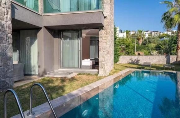 Patio, Day, Garden, Garden view, Pool view, Swimming pool, sunbed