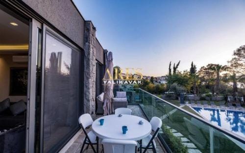 Property building, Day, Natural landscape, Pool view, Swimming pool