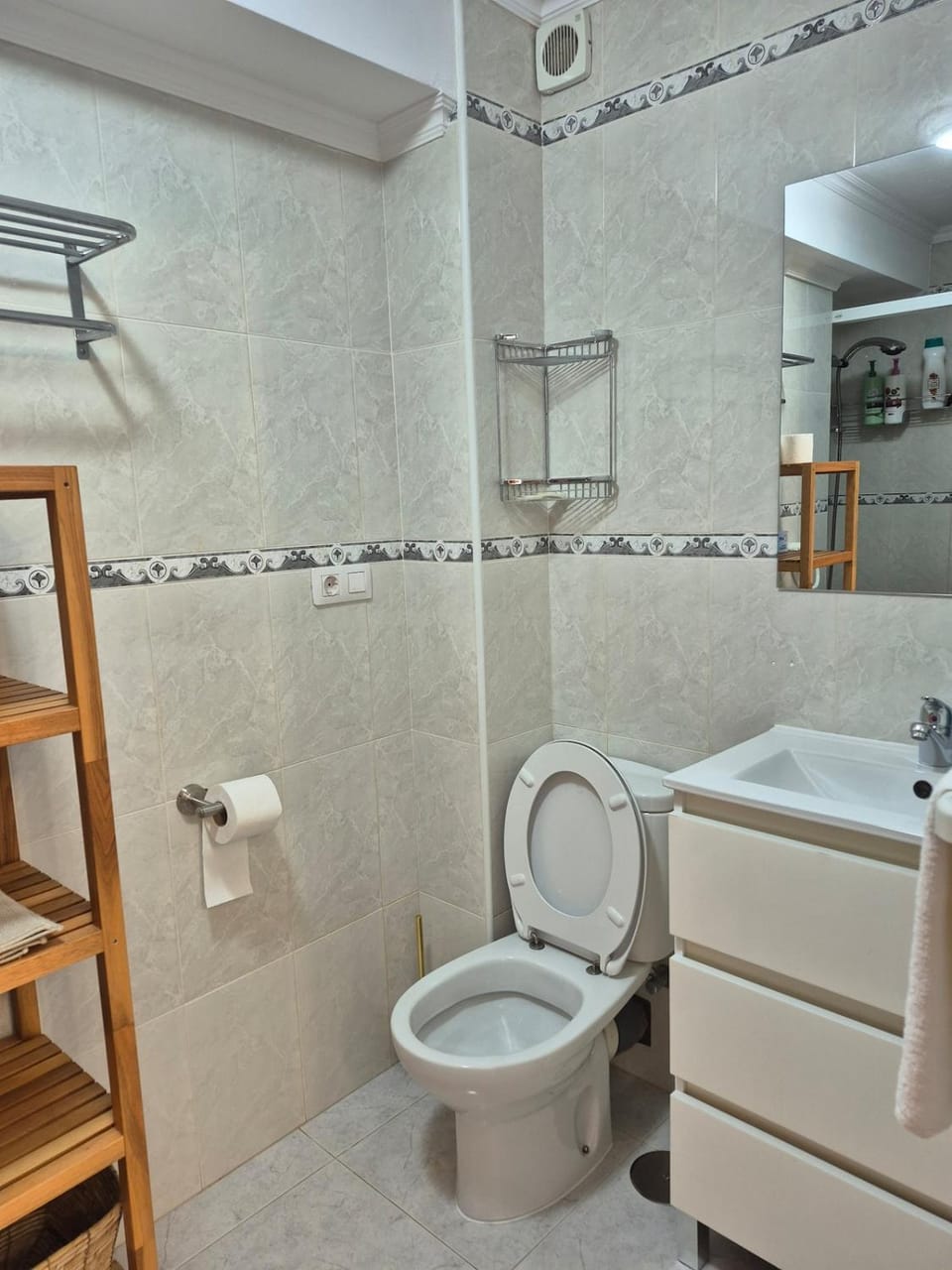 Bathroom, towels