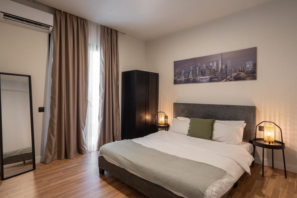 2BR Apartment, Rooftop Retreat with Sauna, Gym Apartment in Athens