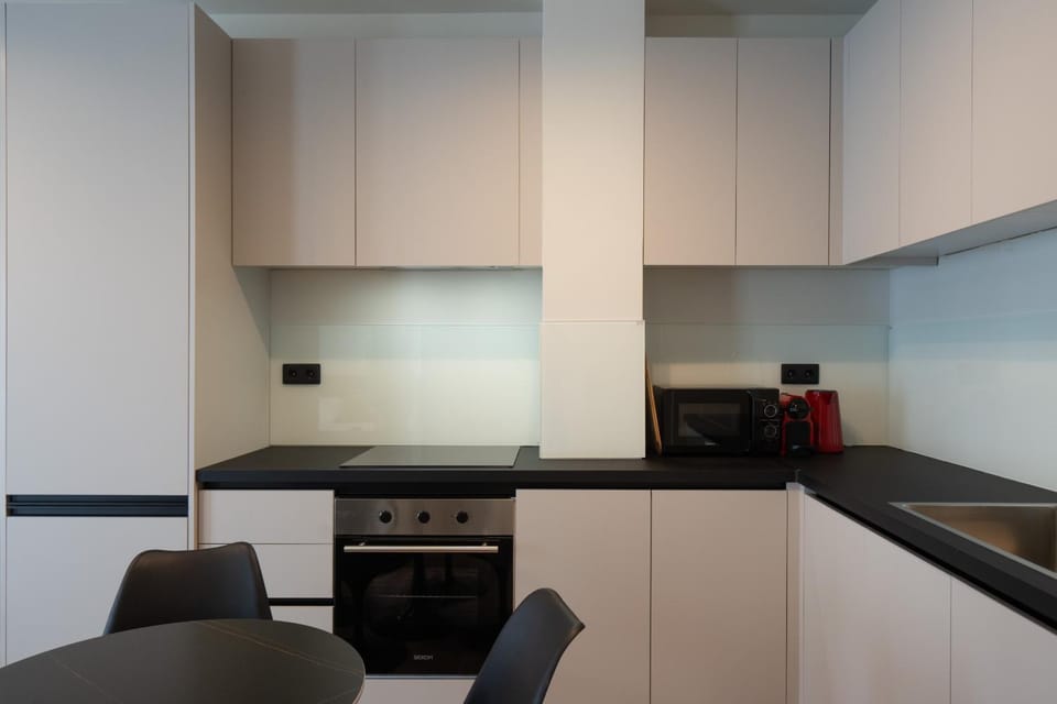 2BR Apartment, Rooftop Retreat with Sauna, Gym Apartment in Athens