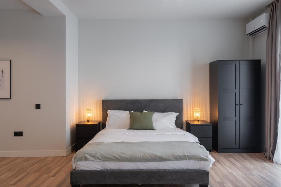 2BR Apartment, Rooftop Retreat with Sauna, Gym Apartment in Athens