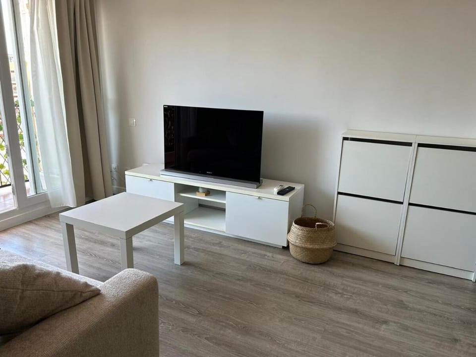 Communal lounge/ TV room, TV and multimedia, Living room