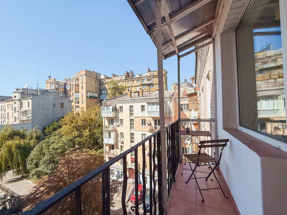 Children play ground, View (from property/room), Balcony/Terrace, Seating area, City view, Quiet street view