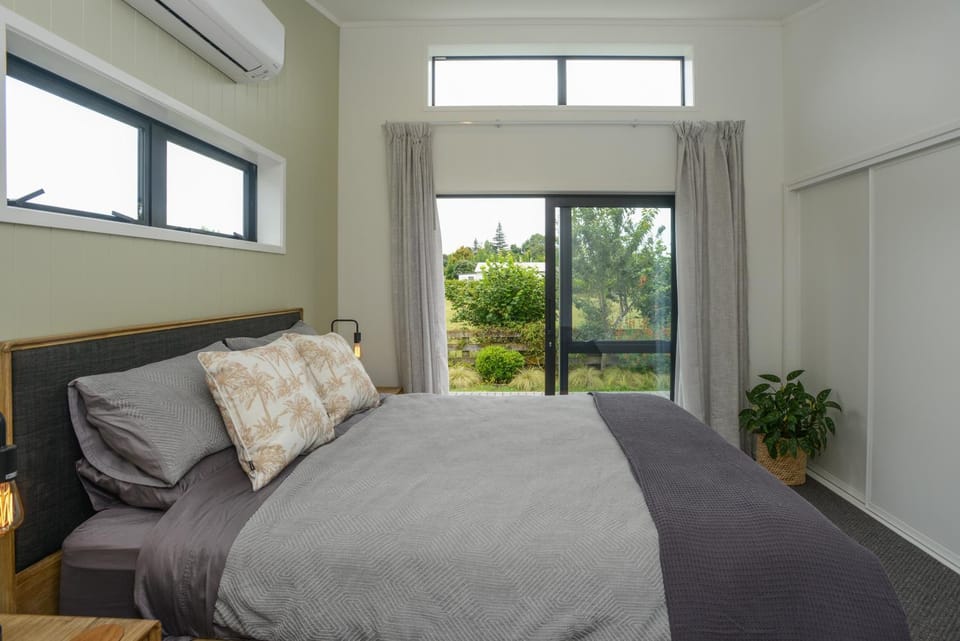 Bedroom, Garden view