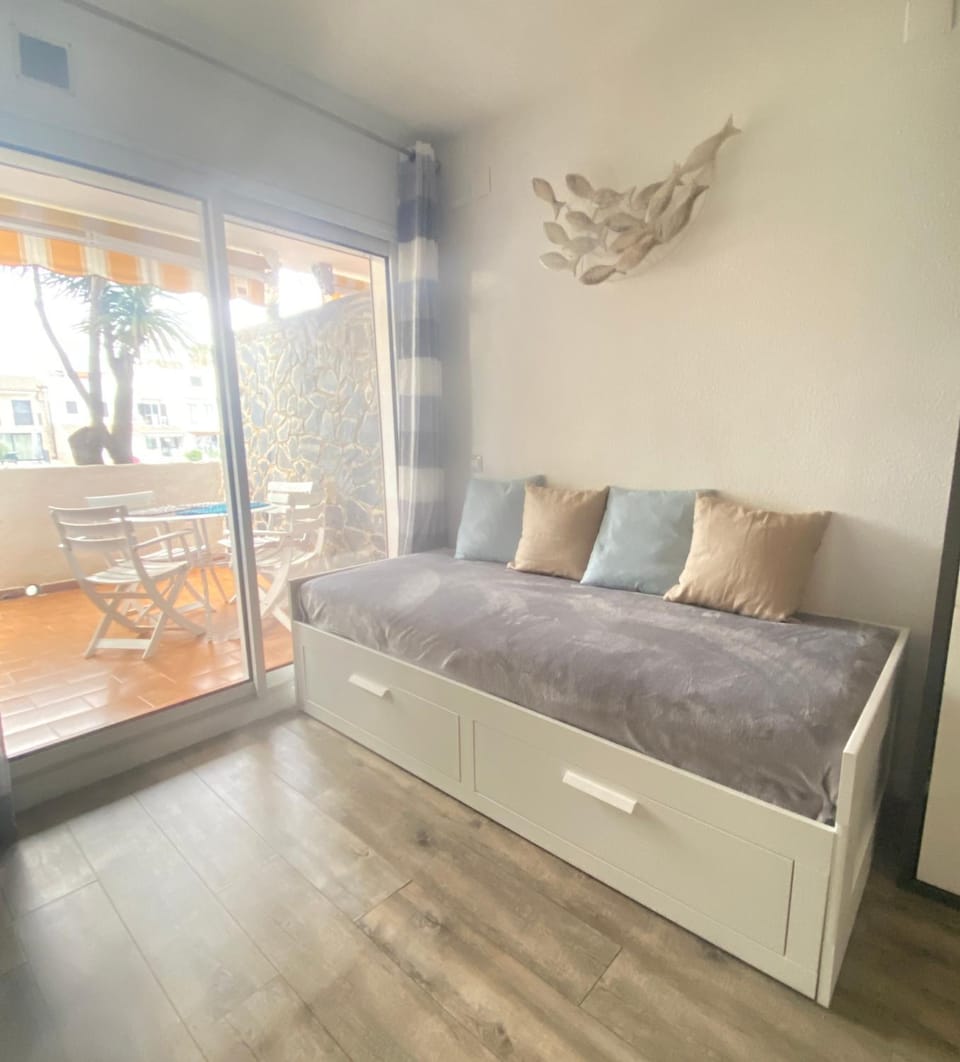 Bed, Living room