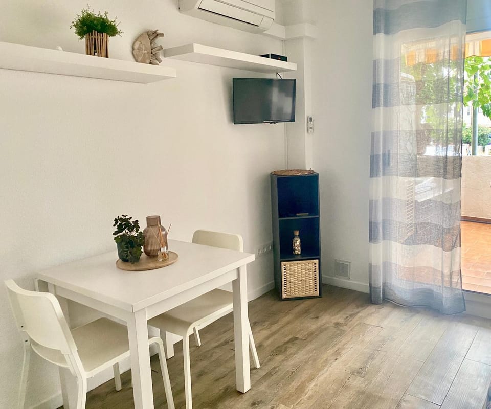 TV and multimedia, Dining area, air conditioner
