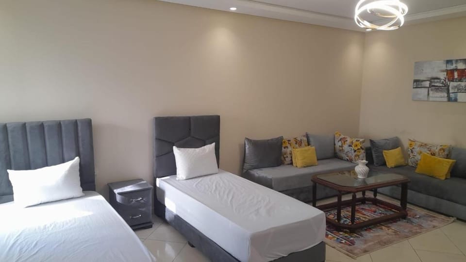 Bed, Living room, Photo of the whole room, Seating area, Bedroom