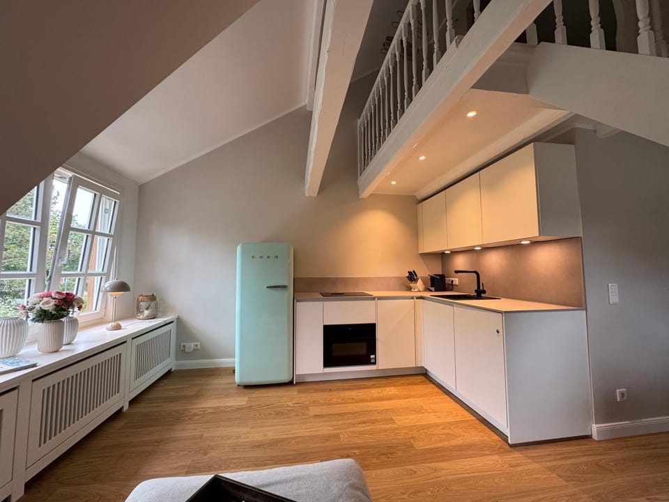 Kitchen or kitchenette, pet friendly, stove