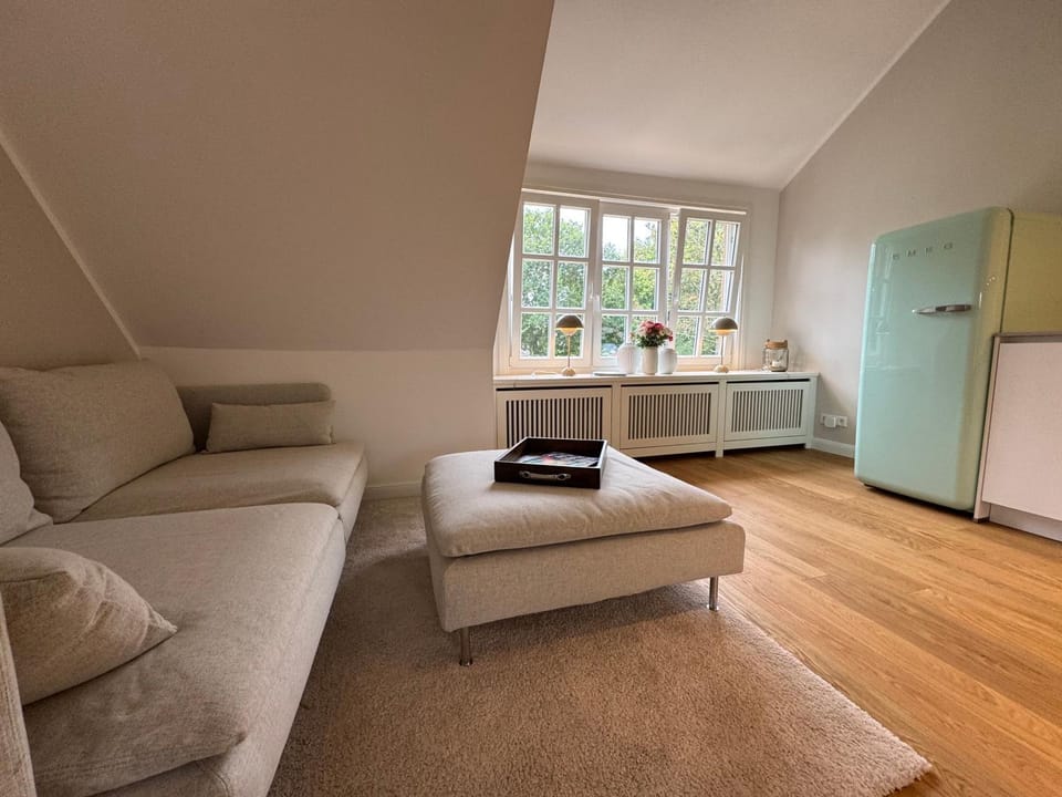 Kitchen or kitchenette, Living room, Seating area