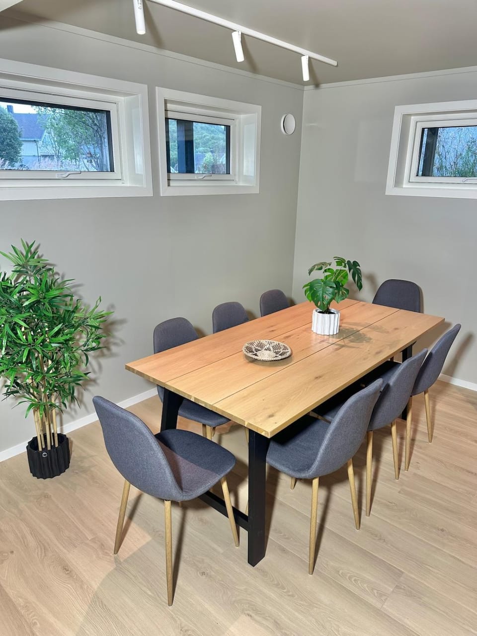 Seating area, Dining area