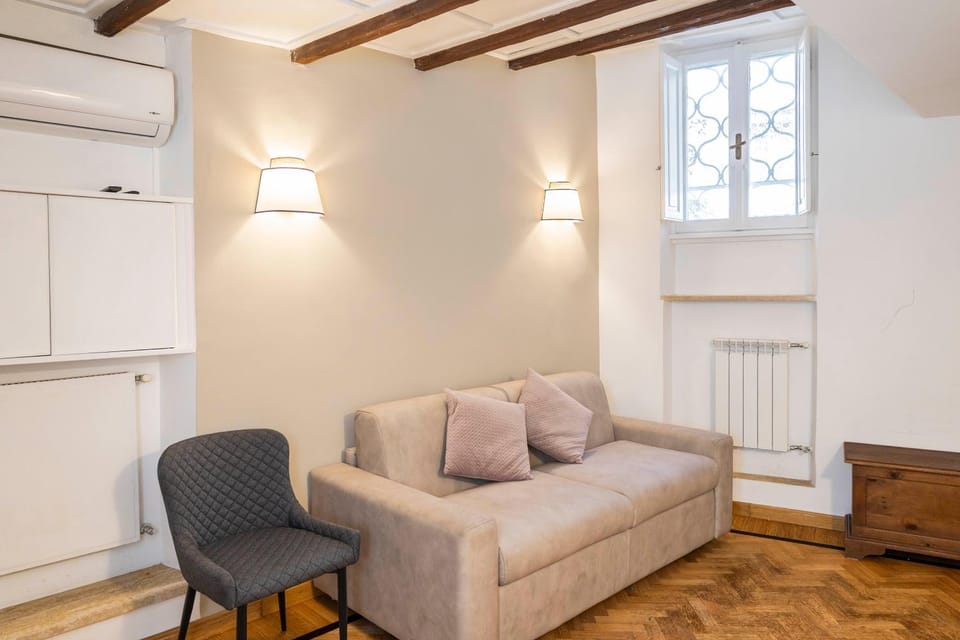 Navona Square Apartment in Rome