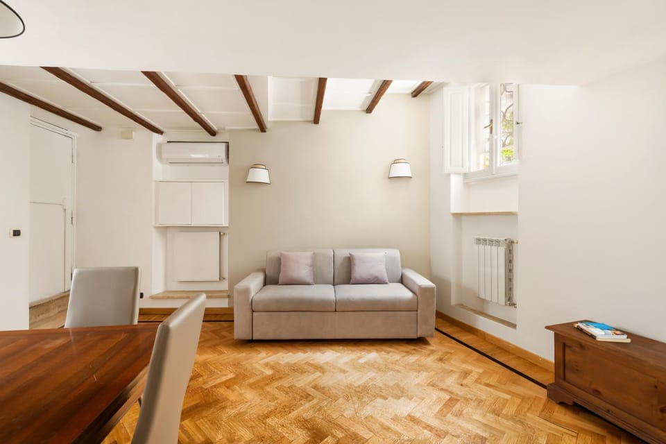 Navona Square Apartment in Rome