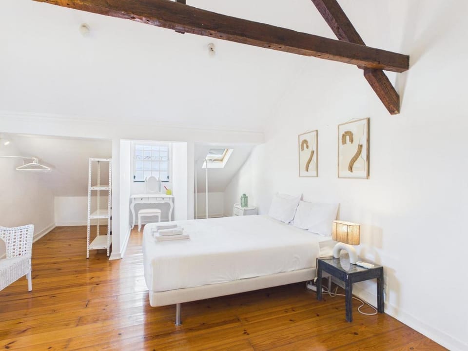 Bright 2BR Alfama Apartment w/ AC | By Airnest Apartment in Lisbon