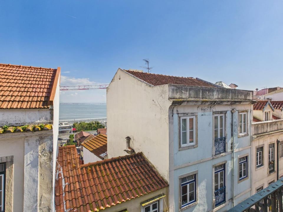 Bright 2BR Alfama Apartment w/ AC | By Airnest Apartment in Lisbon
