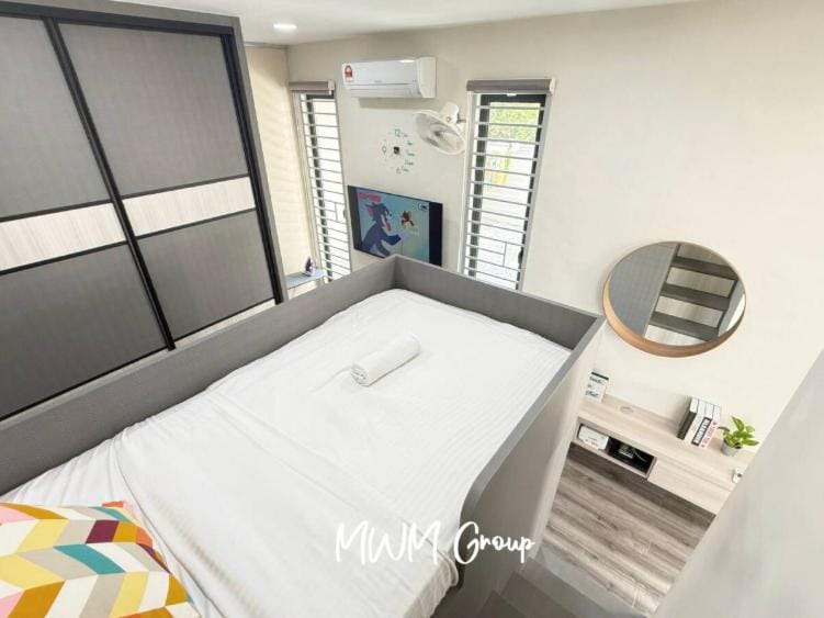 Bed, TV and multimedia, Photo of the whole room, Bedroom, air conditioner