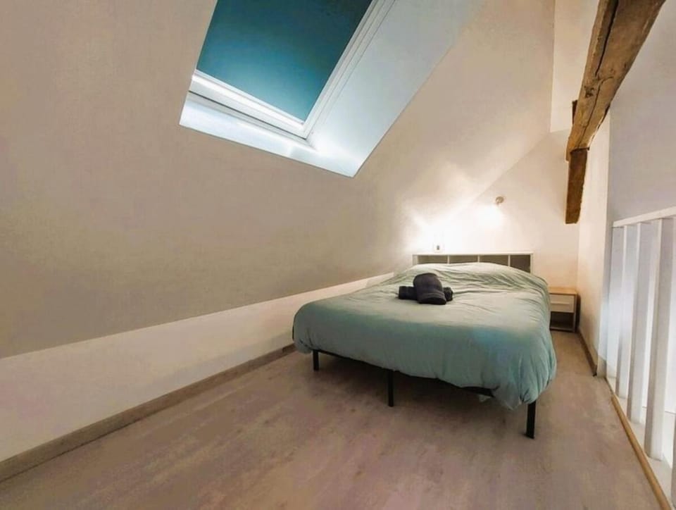 Bed, Bedroom