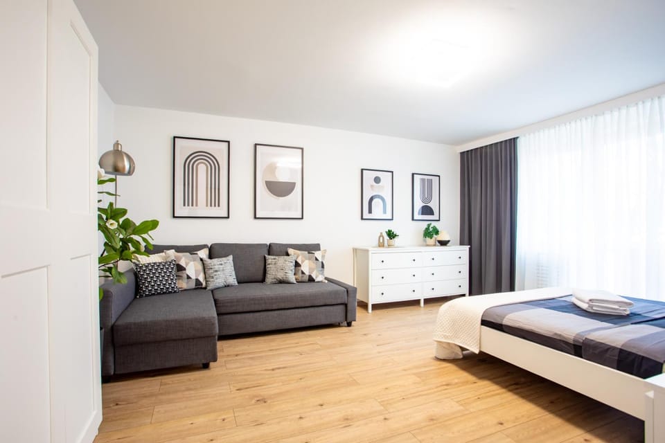 Bed, Photo of the whole room, Seating area, Bedroom