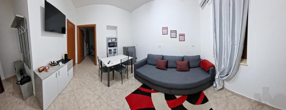 Living room, Seating area, Dining area, minibar, oven