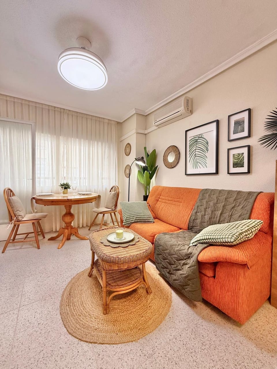 Living room, Seating area, Dining area, air conditioner