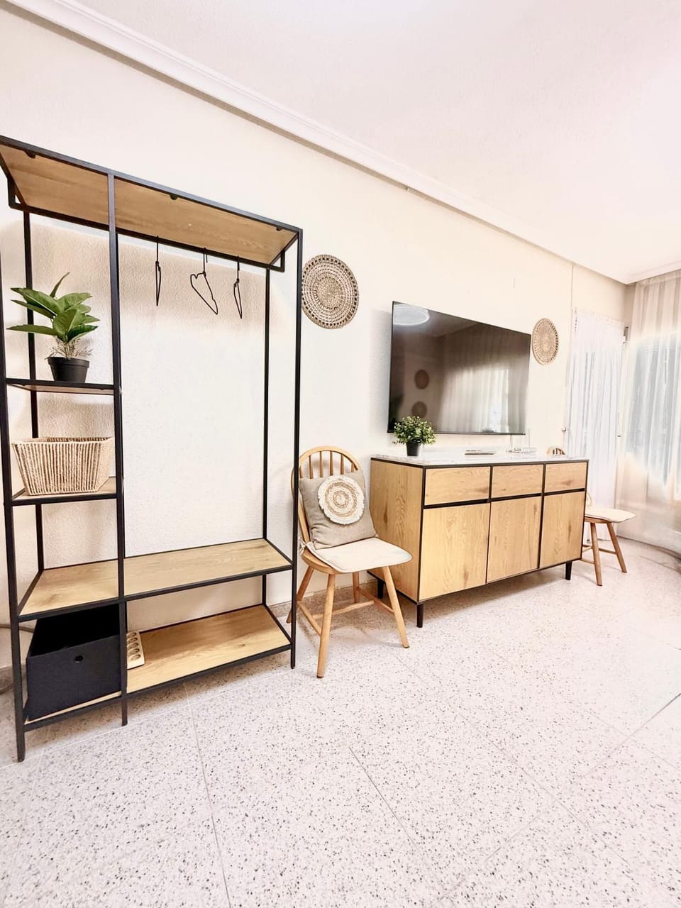 Communal lounge/ TV room, TV and multimedia, Living room, Seating area, wardrobe