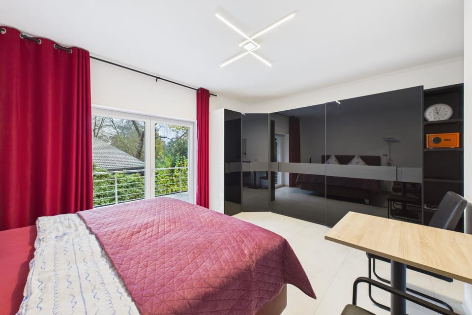 Attraktive Neubauwohnung,Balkone,WIFI,Parken im Hof,Ganze Ruhe Bed and Breakfast in Bremen