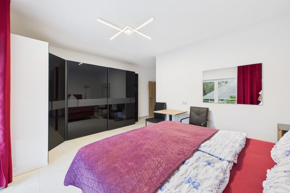 Attraktive Neubauwohnung,Balkone,WIFI,Parken im Hof,Ganze Ruhe Bed and Breakfast in Bremen