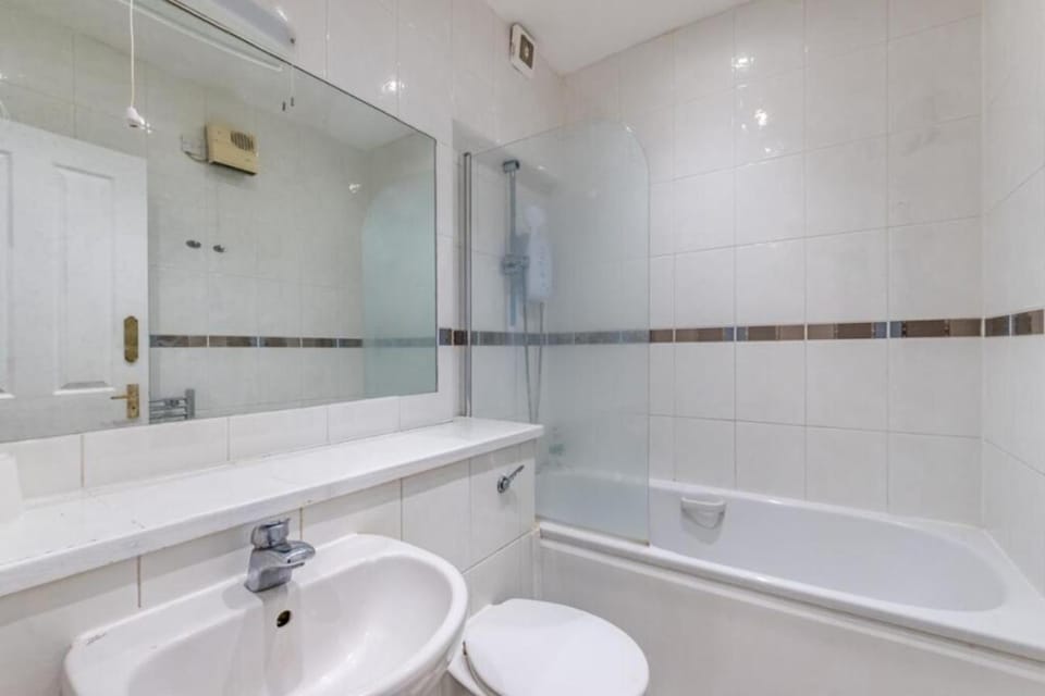 Shower, Toilet, Bathroom, Bath, towels