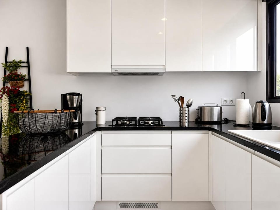 Property building, Coffee/tea facilities, storage, stove, toaster, kitchen