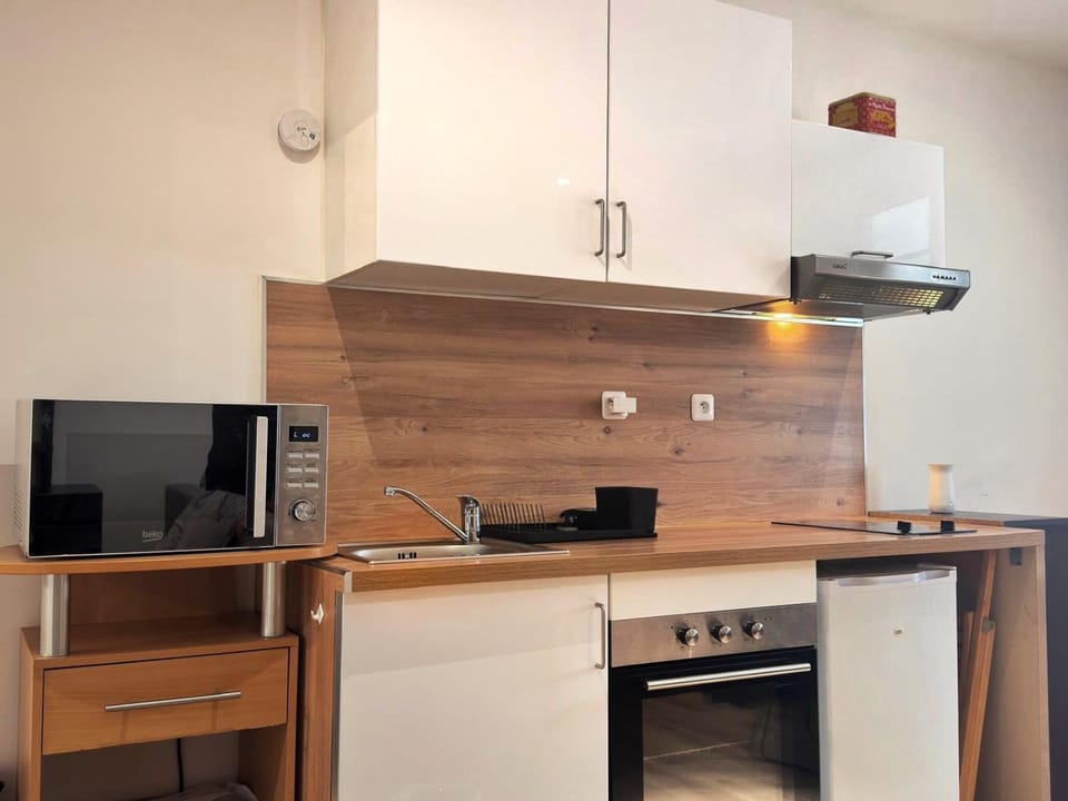 Kitchen or kitchenette, stove