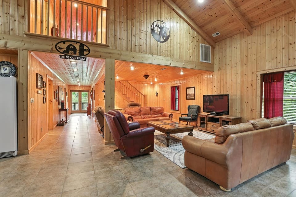 Secluded Mountain Retreat with Stunning Views home House in Tennessee