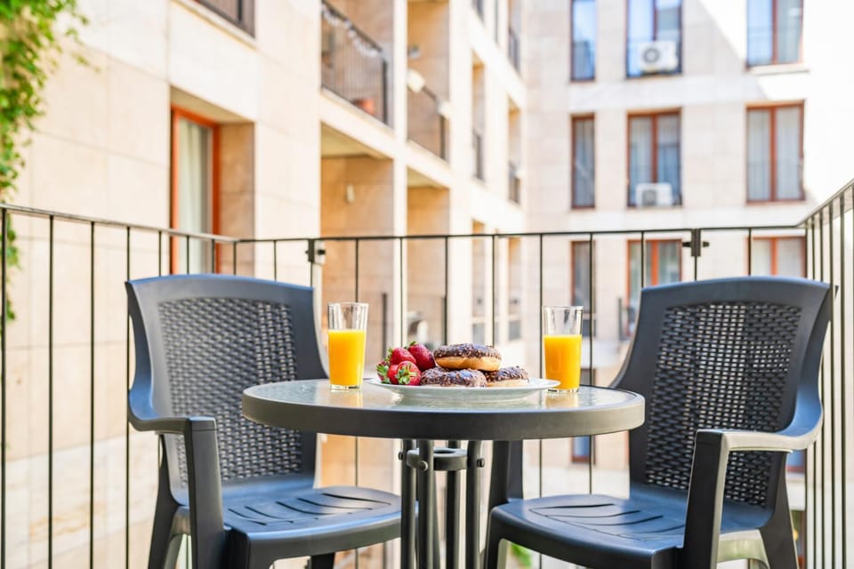 Day, View (from property/room), Balcony/Terrace, Seating area, Food