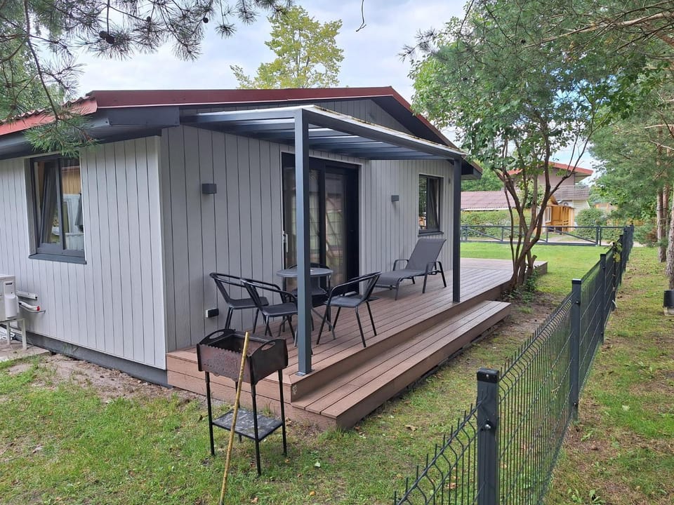 Property building, Patio, Balcony/Terrace
