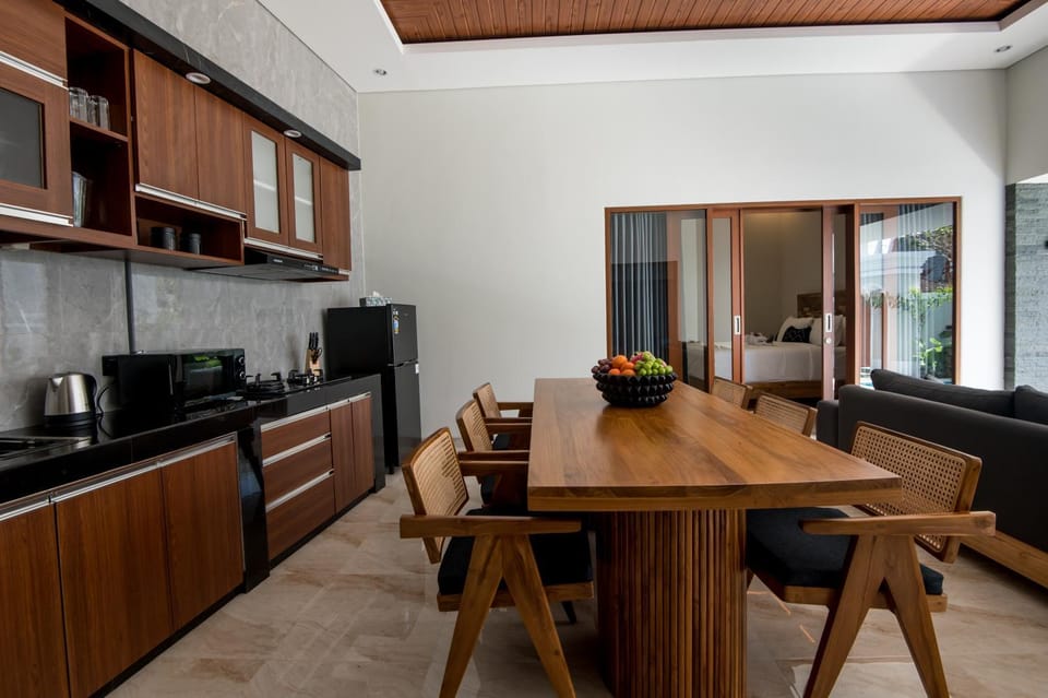 Coffee/tea facilities, Kitchen or kitchenette, Living room, Seating area, Dining area, dishwasher, stove, toaster