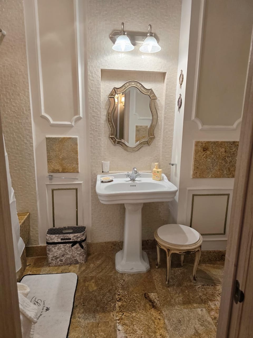 LUXURY Huge 2 Bedroom Apartment City Center Cascade, Opera Best location! Apartment in Yerevan