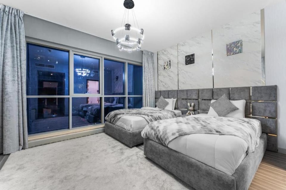 Bed, Living room, Photo of the whole room, Seating area, Bedroom