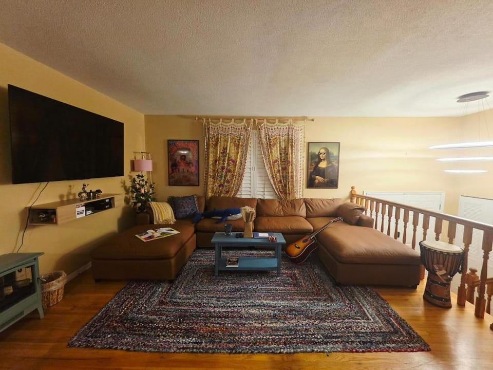 Blue Boho Music and Meme House Four Bedroom Home with Arcade near Westport Plaza House in Maryland Heights