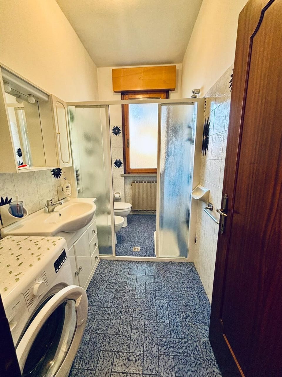 Bathroom, washing machine