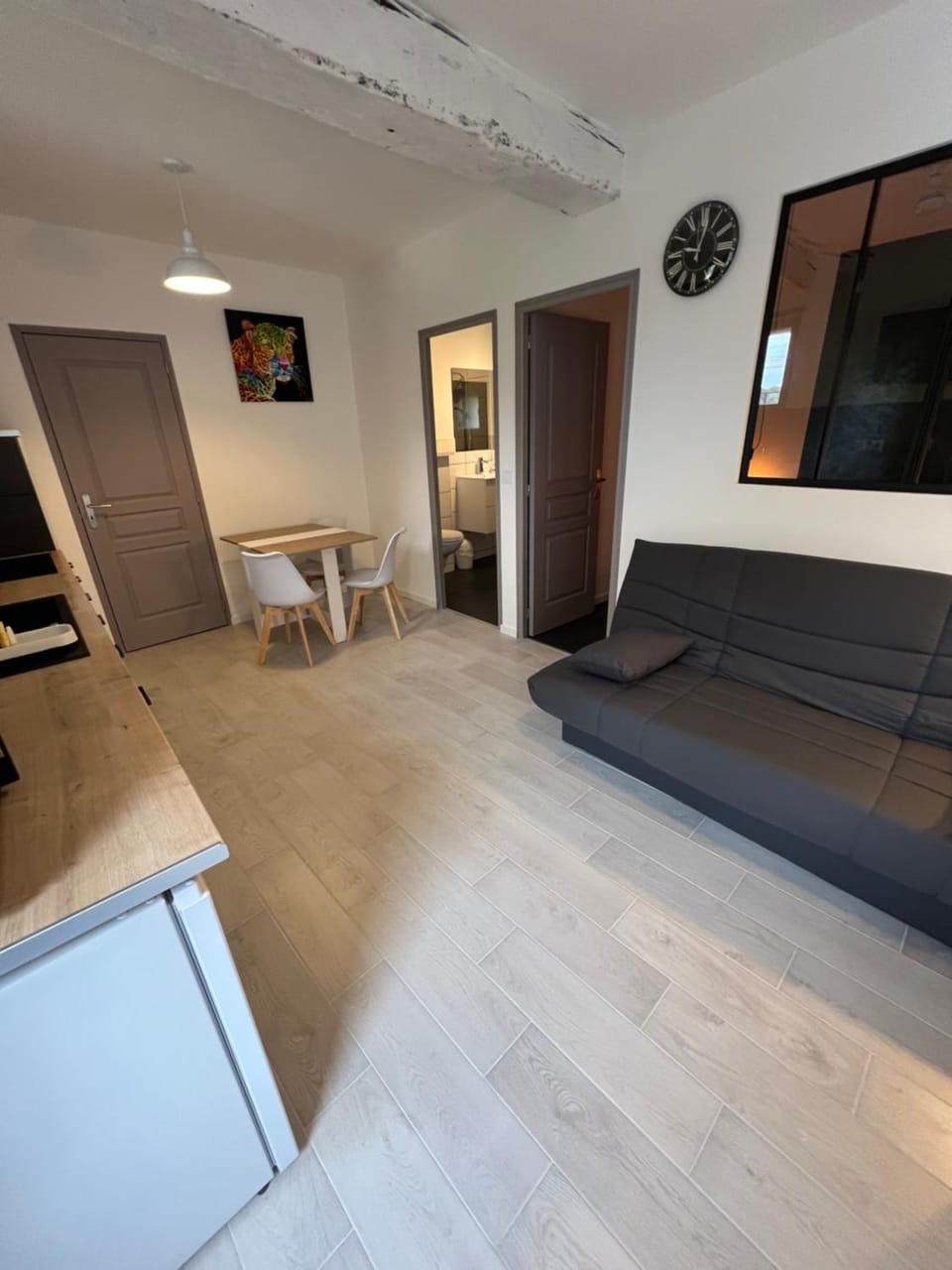 TV and multimedia, Seating area, Dining area