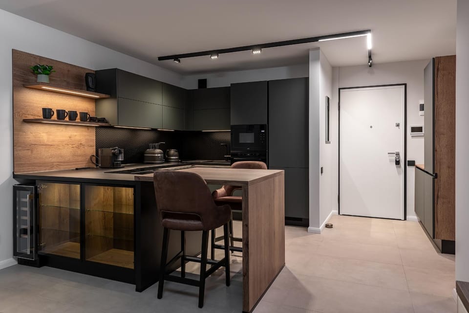 Kitchen or kitchenette, Dining area, wardrobe, washing machine