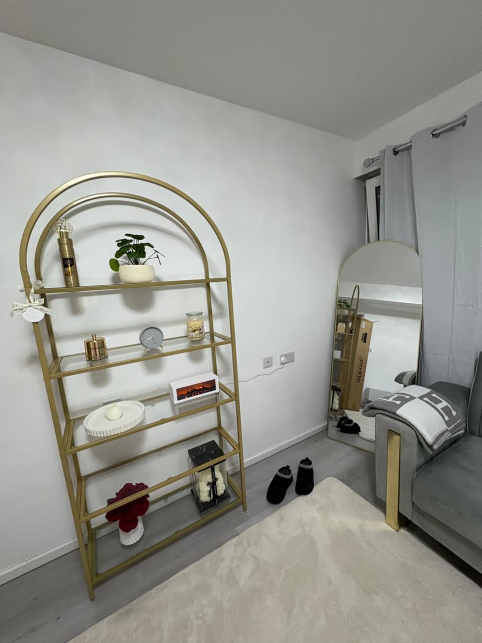 Newly Refurbished - Stylish - Modern - And Cosy Flat - King Size Bed with Built In Speakers - Bedside Lamp - And USB Ports - Sofa Bed - In Islington North London Apartment in London Borough of Islington