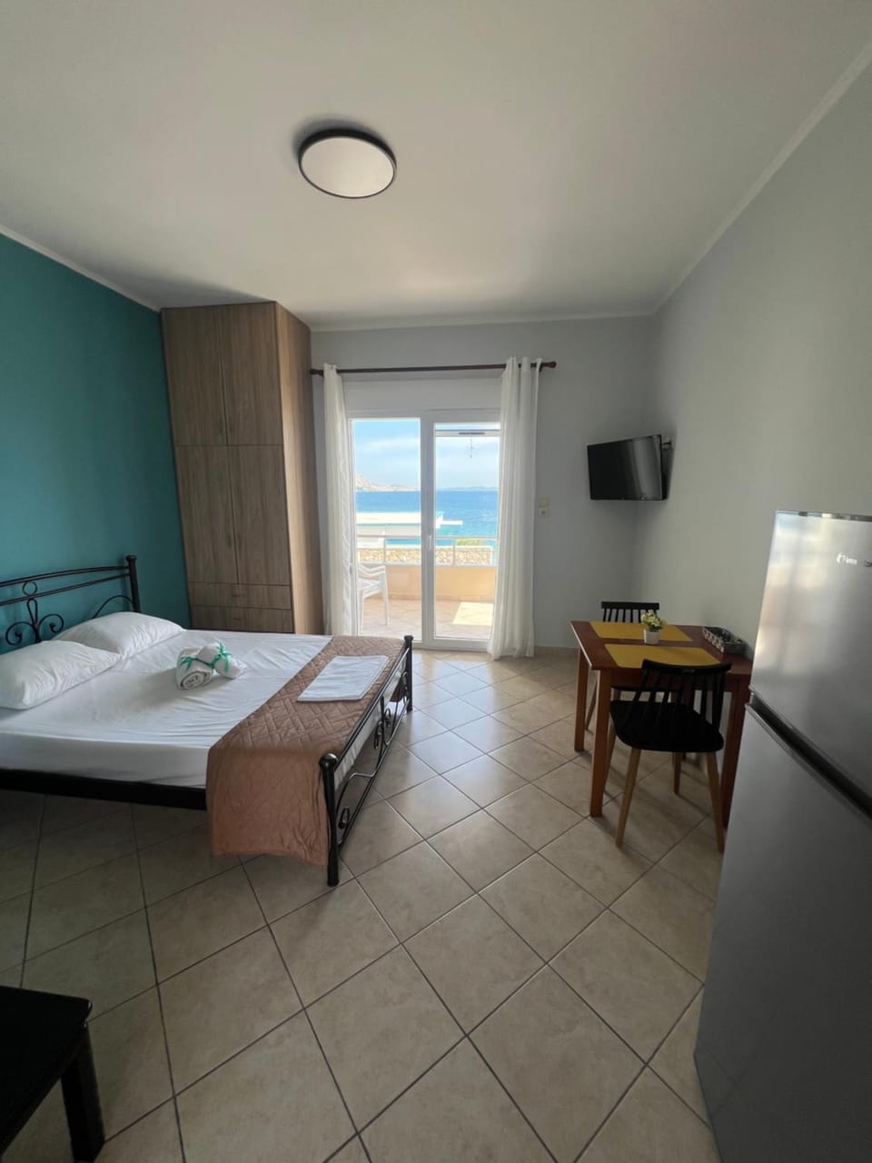 Geomelos Theodoros Apartments ! Apartment in Decentralized Administration of the Aegean