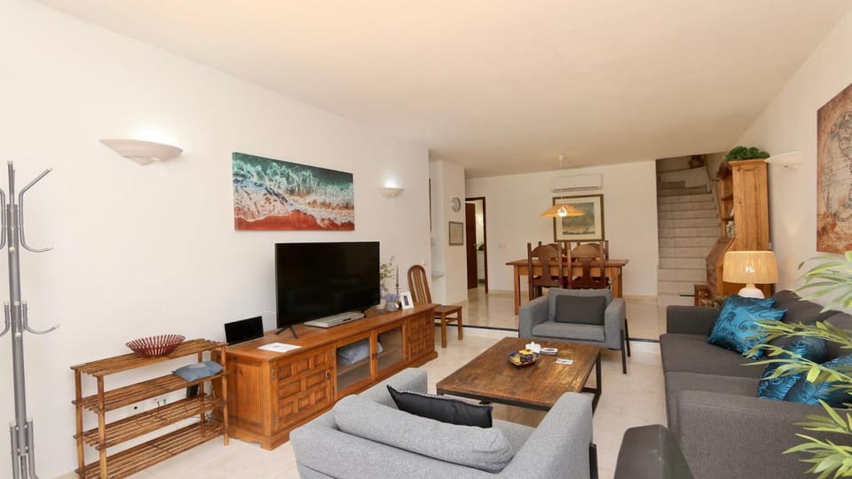 Communal lounge/ TV room, TV and multimedia, Living room
