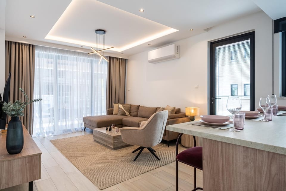 Living room, Seating area, Dining area, air conditioner