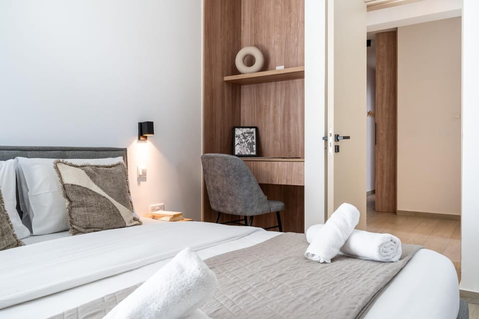 Bed, Bedroom, towels