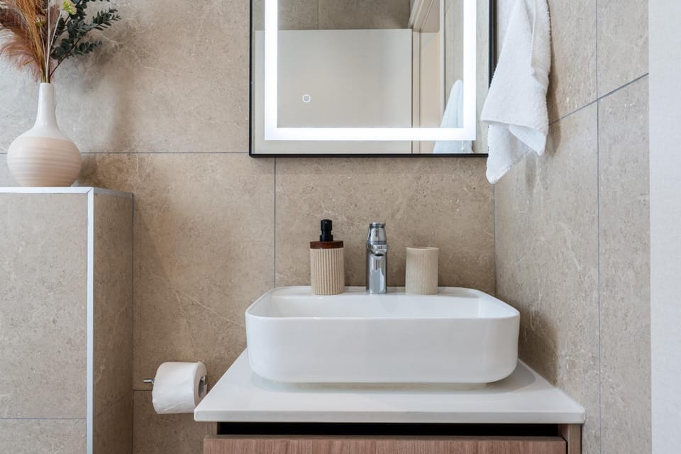 Bathroom, towels