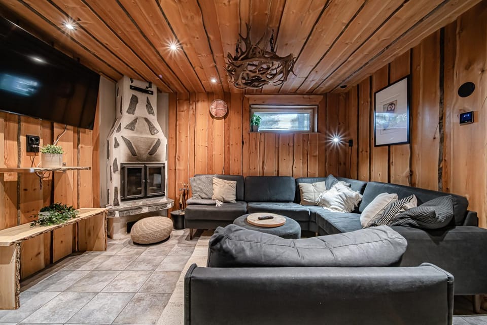 Communal lounge/ TV room, TV and multimedia, Living room, Seating area, fireplace, heating, internet